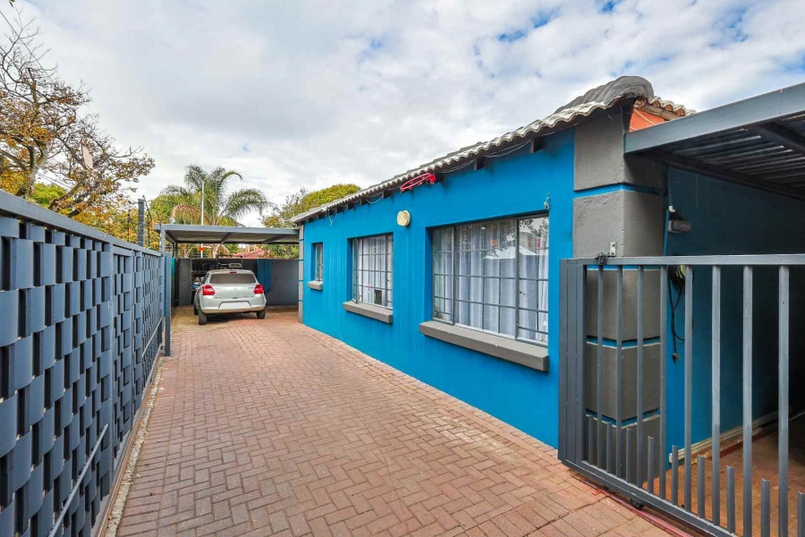 5 Bedroom Property for Sale in Rietfontein Gauteng