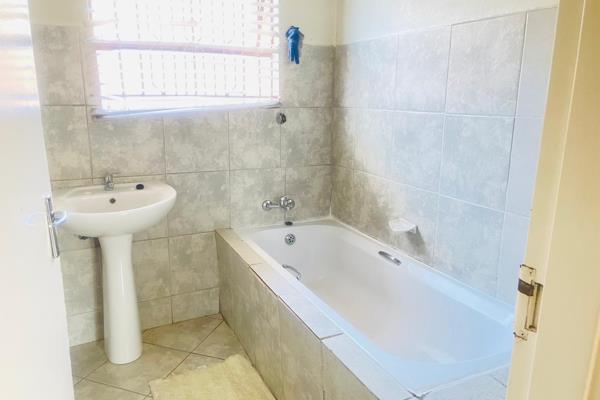 To Let 3 Bedroom Property for Rent in Roodepoort Gauteng