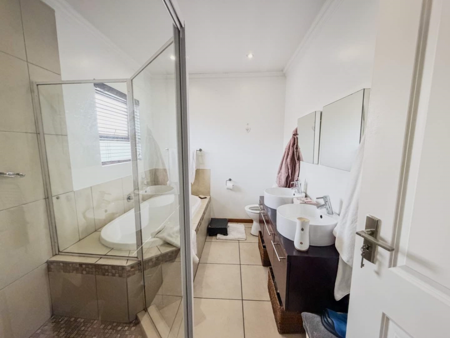 3 Bedroom Property for Sale in Beyerspark Gauteng