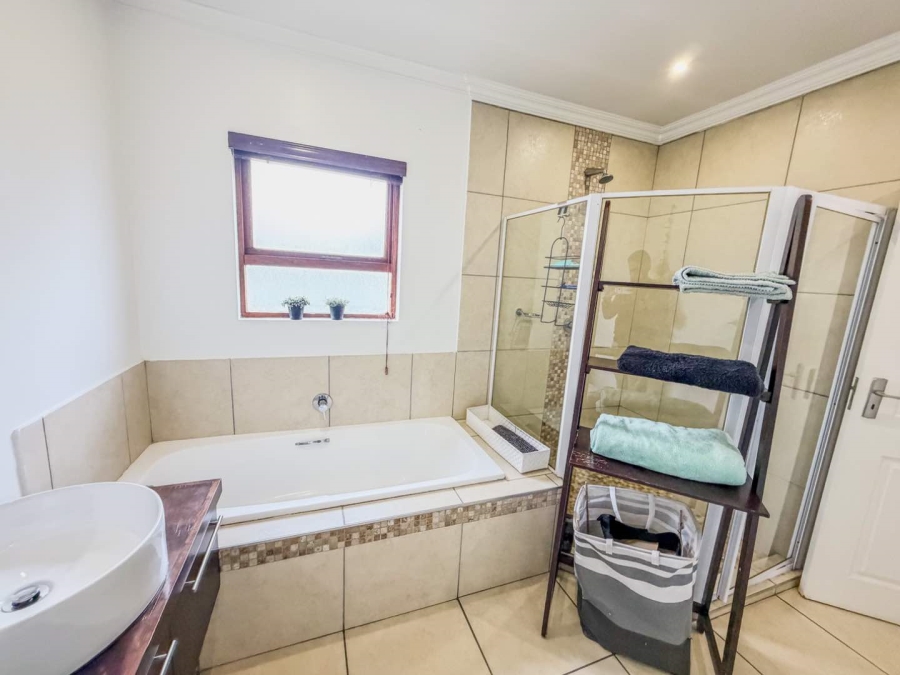 3 Bedroom Property for Sale in Beyerspark Gauteng