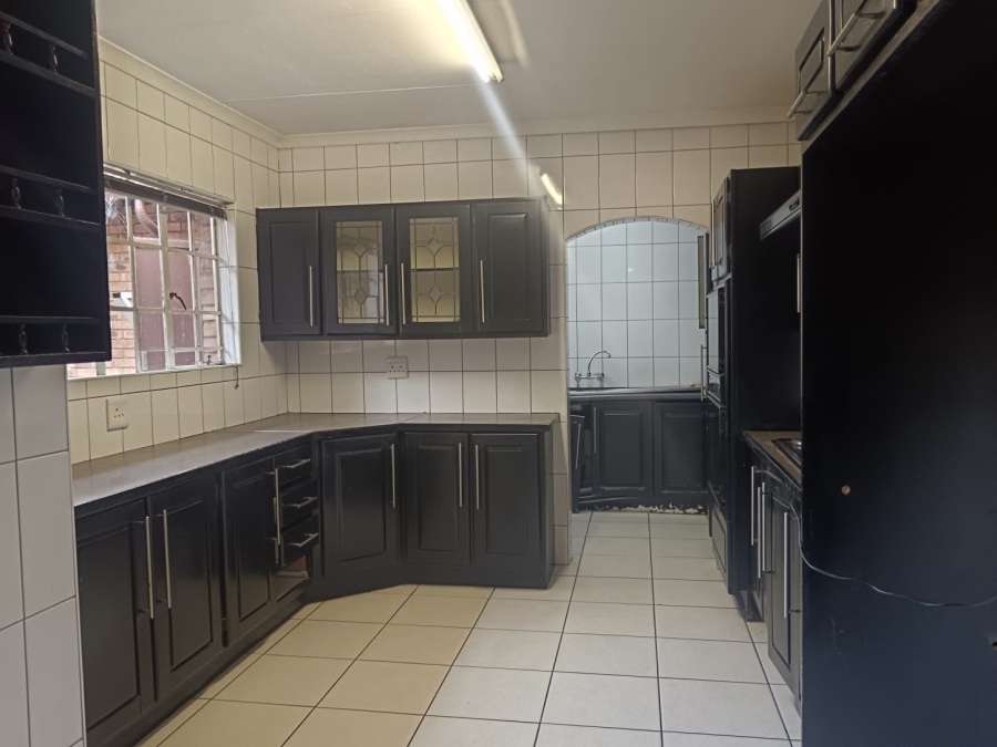 4 Bedroom Property for Sale in Parkhill Gardens Gauteng