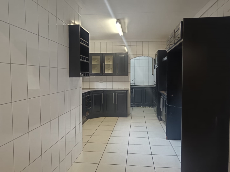 4 Bedroom Property for Sale in Parkhill Gardens Gauteng