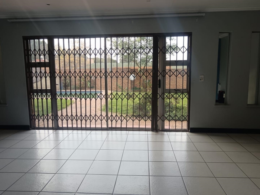 4 Bedroom Property for Sale in Parkhill Gardens Gauteng