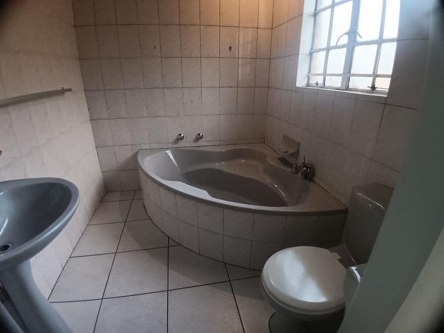 4 Bedroom Property for Sale in Parkhill Gardens Gauteng