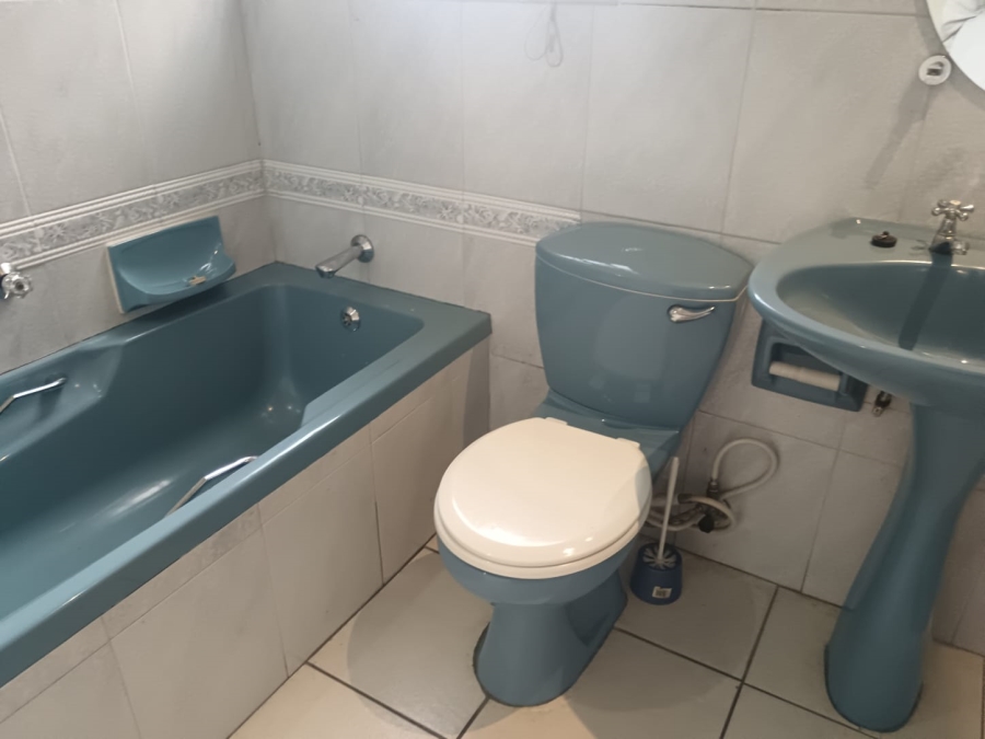 4 Bedroom Property for Sale in Parkhill Gardens Gauteng