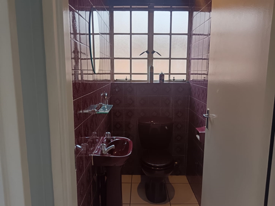 4 Bedroom Property for Sale in Parkhill Gardens Gauteng