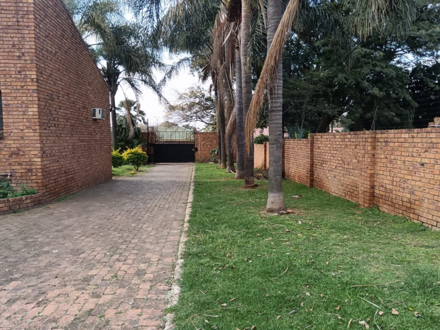 4 Bedroom Property for Sale in Parkhill Gardens Gauteng