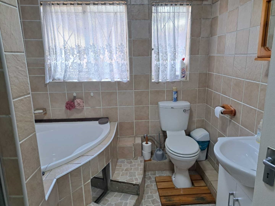 6 Bedroom Property for Sale in Boksburg Gauteng