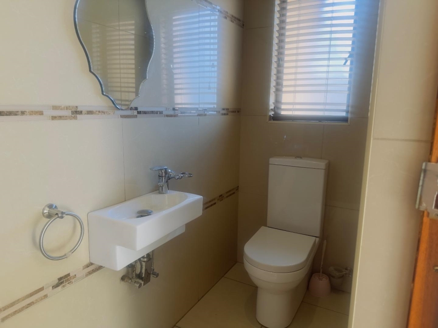 To Let 4 Bedroom Property for Rent in Blue Valley Golf Estate Gauteng