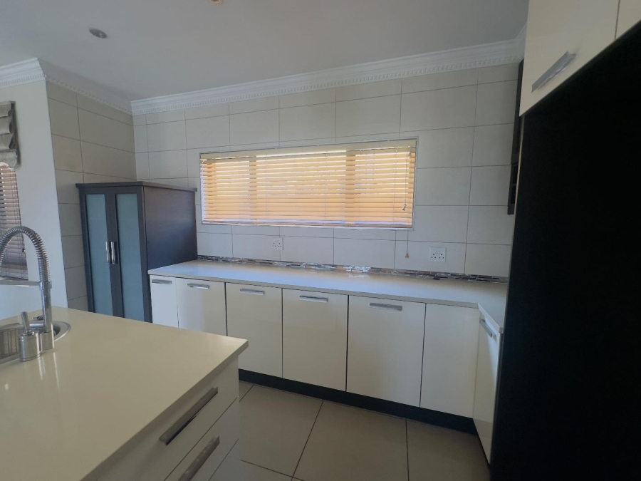 To Let 4 Bedroom Property for Rent in Blue Valley Golf Estate Gauteng