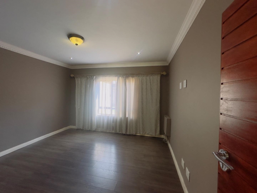 To Let 4 Bedroom Property for Rent in Blue Valley Golf Estate Gauteng