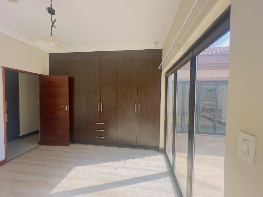 To Let 4 Bedroom Property for Rent in Blue Valley Golf Estate Gauteng