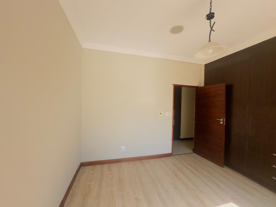 To Let 4 Bedroom Property for Rent in Blue Valley Golf Estate Gauteng