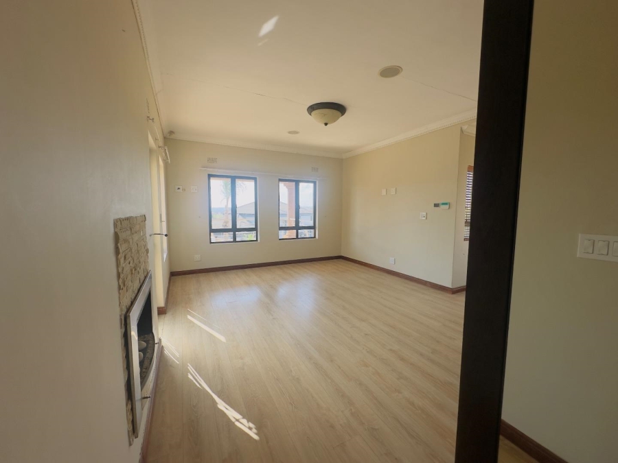 To Let 4 Bedroom Property for Rent in Blue Valley Golf Estate Gauteng