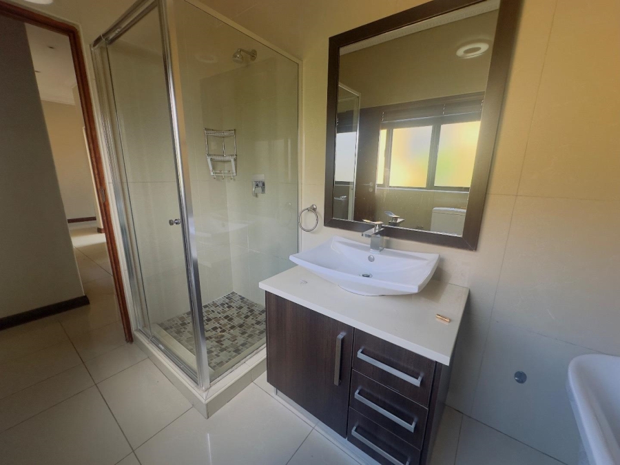 To Let 4 Bedroom Property for Rent in Blue Valley Golf Estate Gauteng