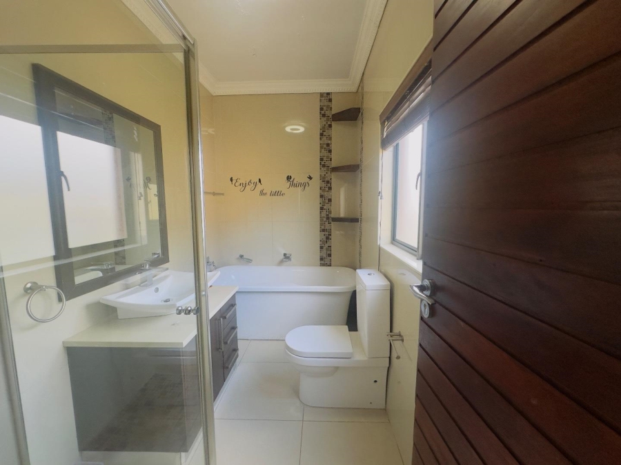 To Let 4 Bedroom Property for Rent in Blue Valley Golf Estate Gauteng