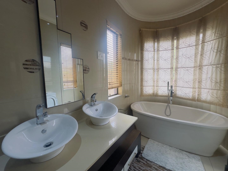 To Let 4 Bedroom Property for Rent in Blue Valley Golf Estate Gauteng