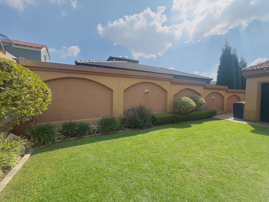 To Let 4 Bedroom Property for Rent in Blue Valley Golf Estate Gauteng