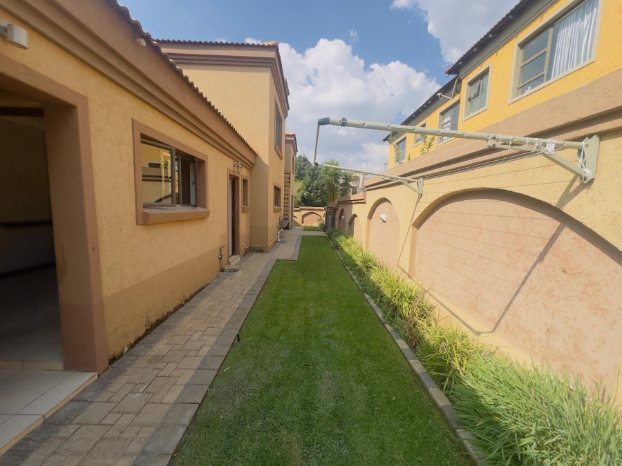 To Let 4 Bedroom Property for Rent in Blue Valley Golf Estate Gauteng