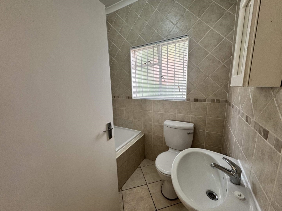 To Let 3 Bedroom Property for Rent in Northcliff Gauteng