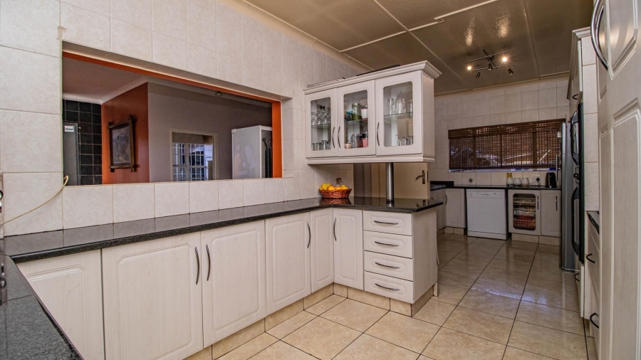 7 Bedroom Property for Sale in Kempton Park Ext 4 Gauteng