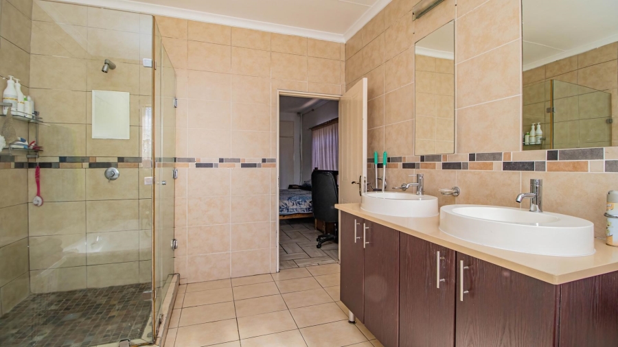 7 Bedroom Property for Sale in Kempton Park Ext 4 Gauteng