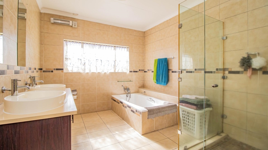 7 Bedroom Property for Sale in Kempton Park Ext 4 Gauteng