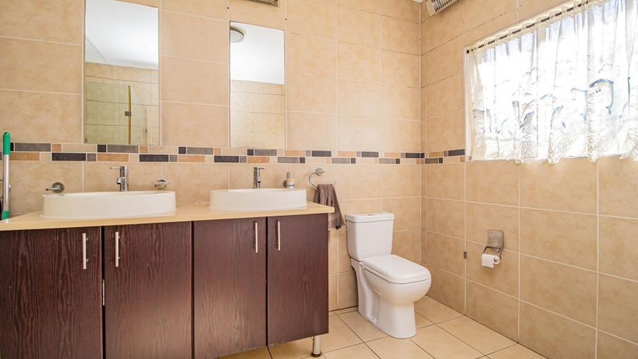 7 Bedroom Property for Sale in Kempton Park Ext 4 Gauteng