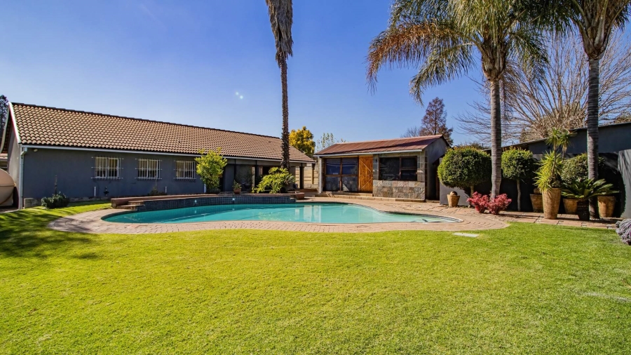 7 Bedroom Property for Sale in Kempton Park Ext 4 Gauteng