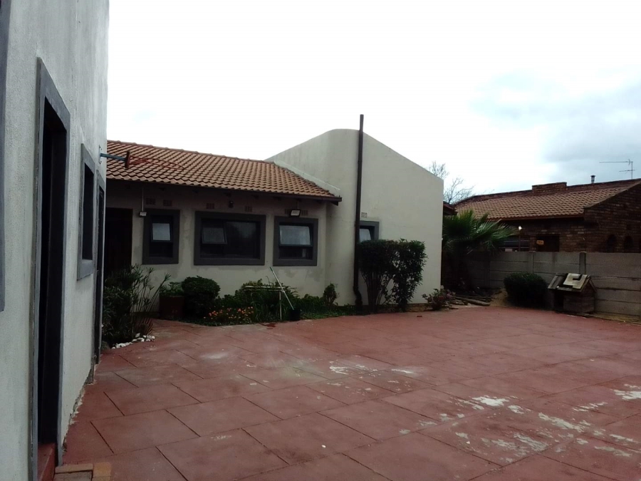 3 Bedroom Property for Sale in Klippoortje Gauteng