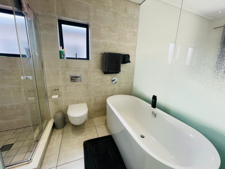 To Let 2 Bedroom Property for Rent in Waterfall Gauteng