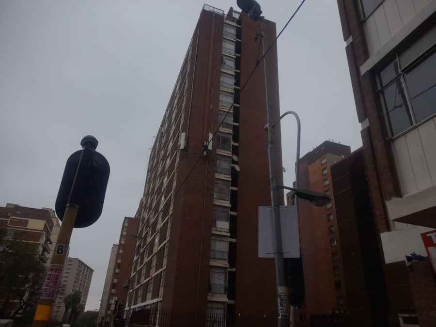 1 Bedroom Property for Sale in Hillbrow Gauteng