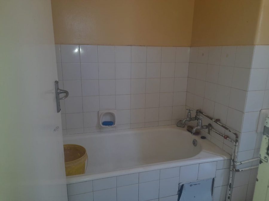 1 Bedroom Property for Sale in Hillbrow Gauteng