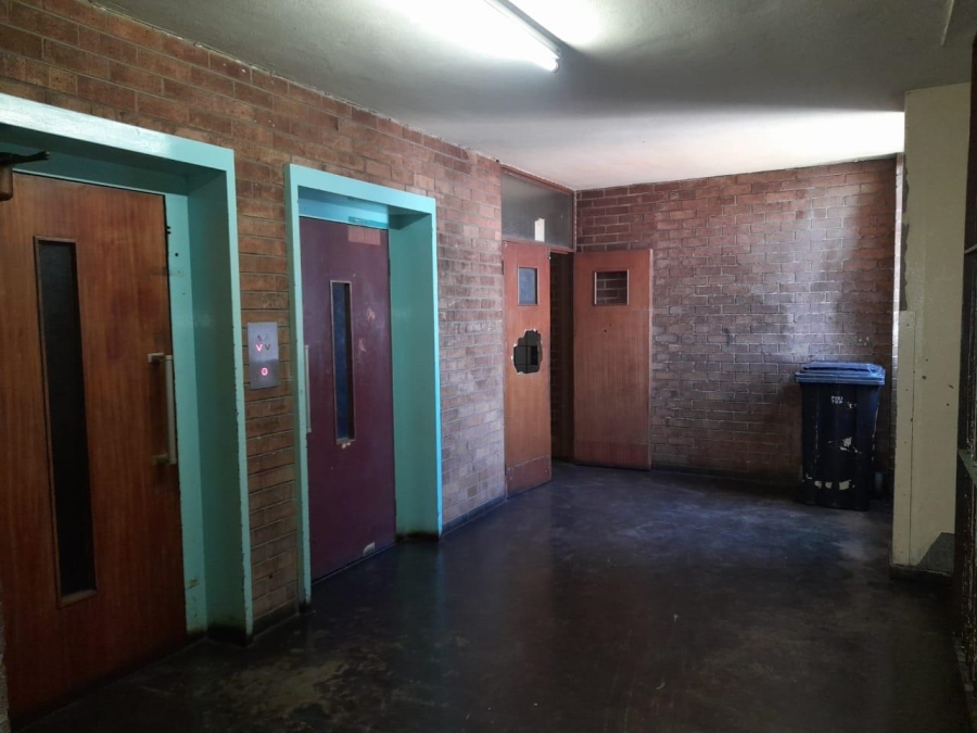 1 Bedroom Property for Sale in Hillbrow Gauteng