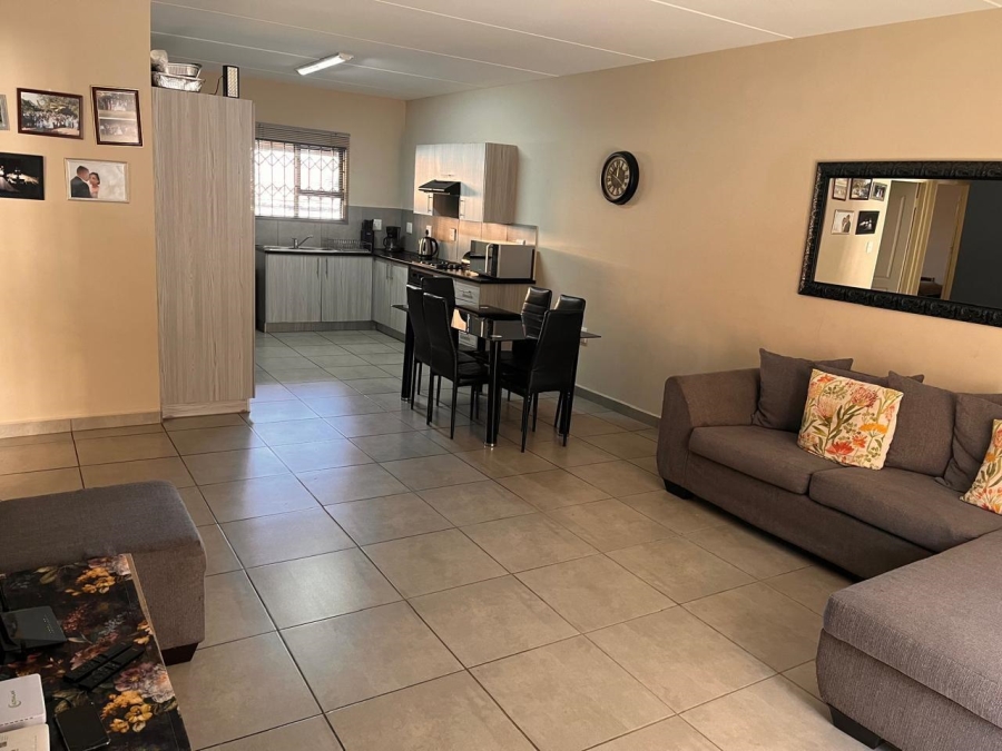 To Let 2 Bedroom Property for Rent in Florida Gauteng