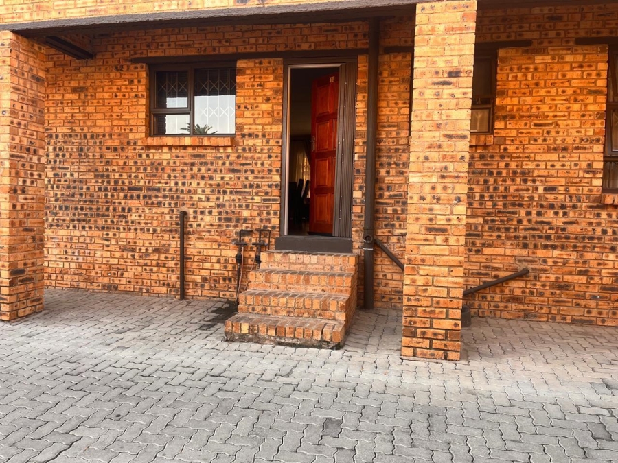 To Let 2 Bedroom Property for Rent in Florida Gauteng
