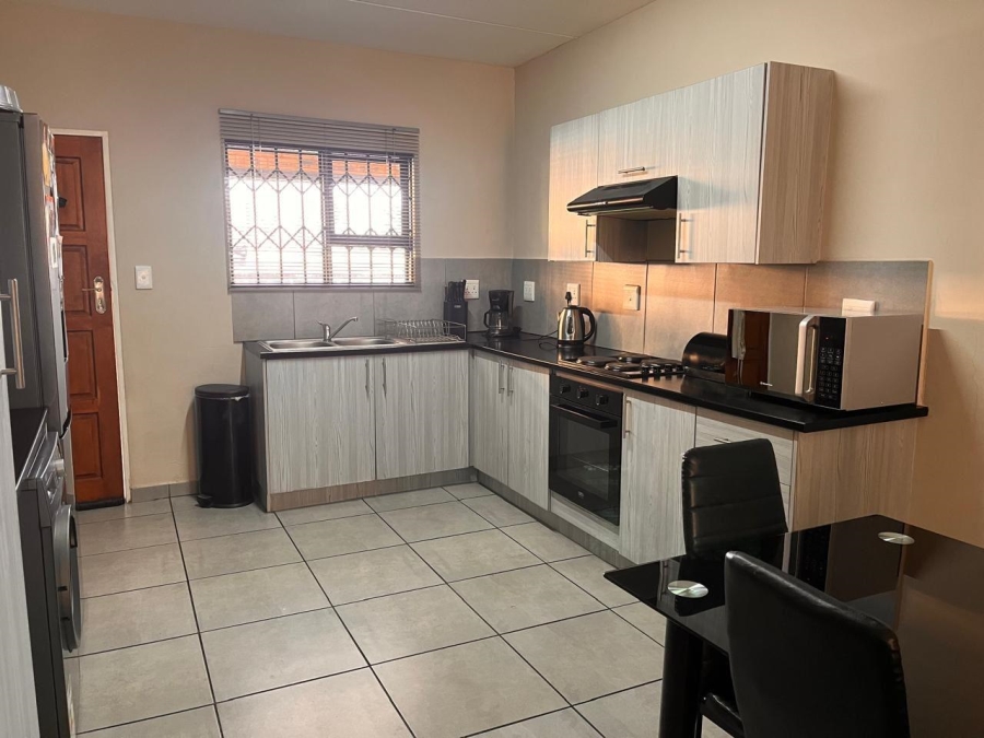To Let 2 Bedroom Property for Rent in Florida Gauteng