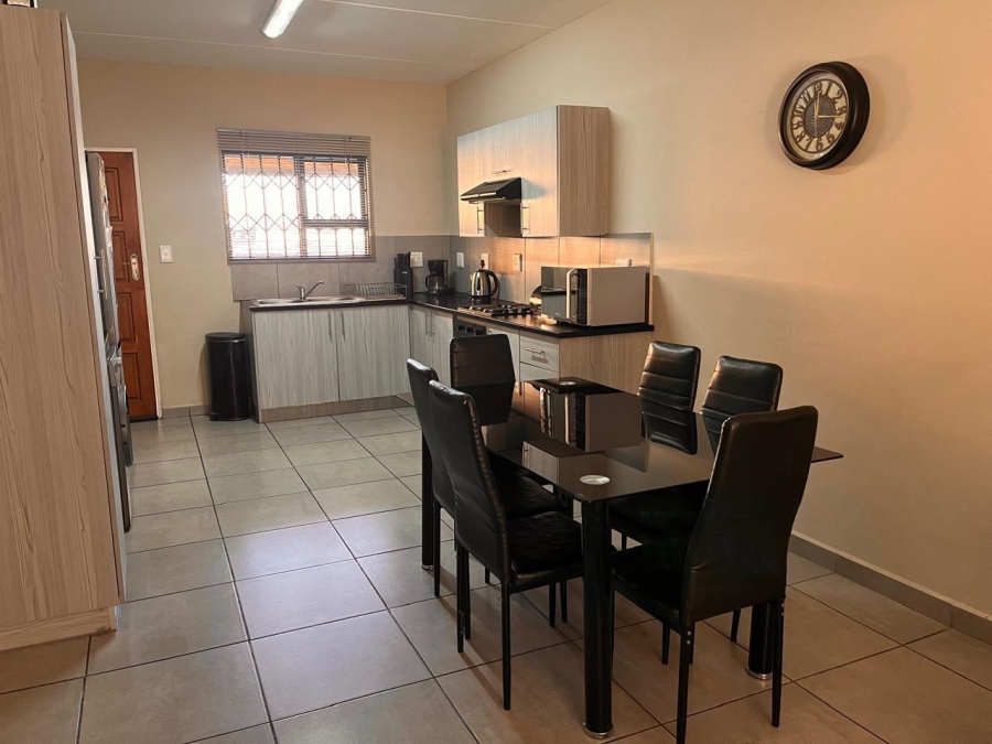 To Let 2 Bedroom Property for Rent in Florida Gauteng