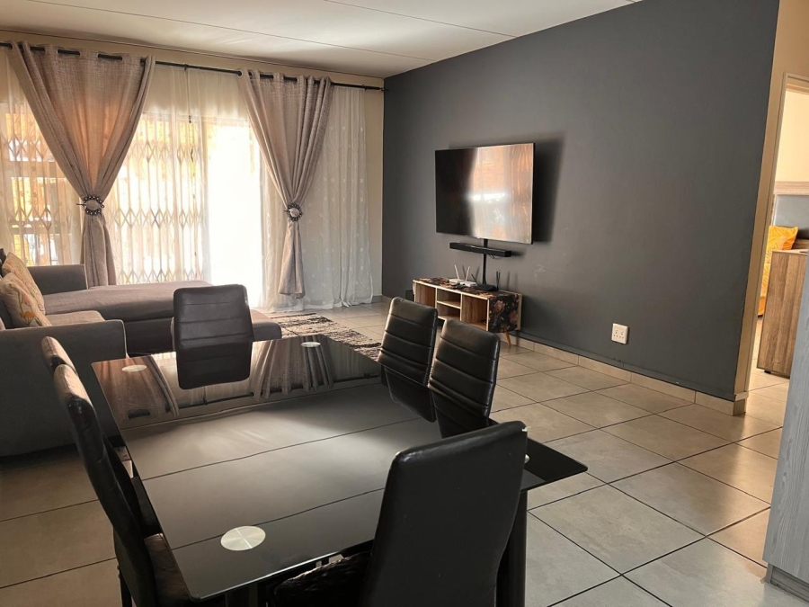 To Let 2 Bedroom Property for Rent in Florida Gauteng