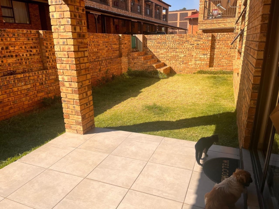 To Let 2 Bedroom Property for Rent in Florida Gauteng