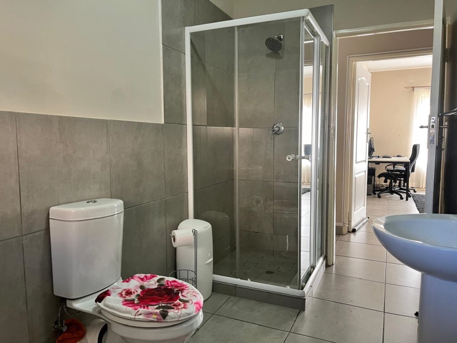 To Let 2 Bedroom Property for Rent in Florida Gauteng