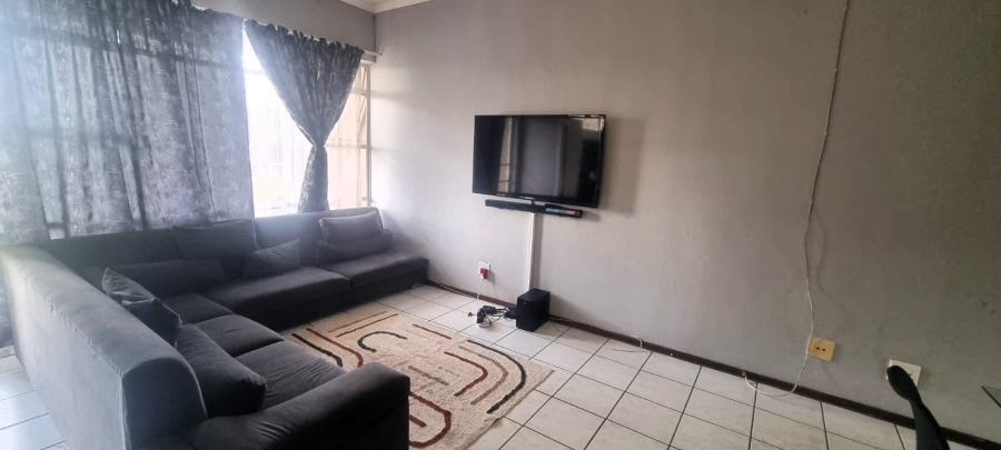 2 Bedroom Property for Sale in Brackenhurst Gauteng