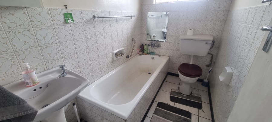 2 Bedroom Property for Sale in Brackenhurst Gauteng
