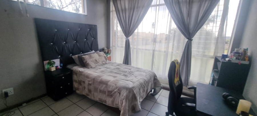 2 Bedroom Property for Sale in Brackenhurst Gauteng