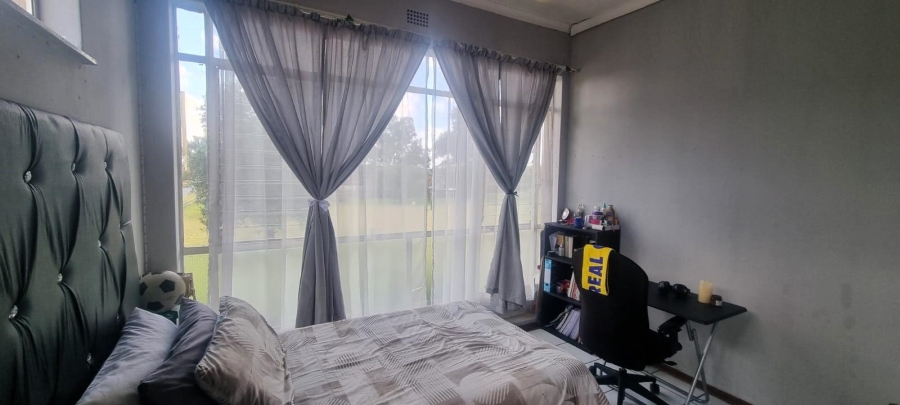 2 Bedroom Property for Sale in Brackenhurst Gauteng