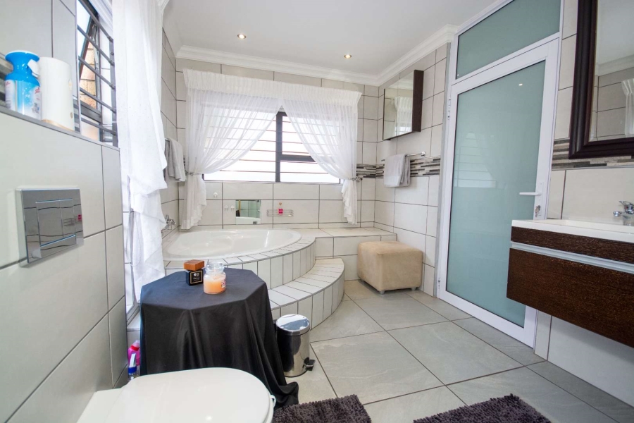 4 Bedroom Property for Sale in Meyersdal Gauteng