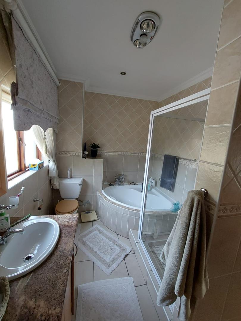 4 Bedroom Property for Sale in Rietvalleirand Gauteng