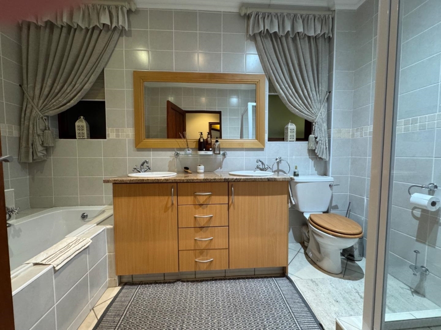 4 Bedroom Property for Sale in Rietvalleirand Gauteng