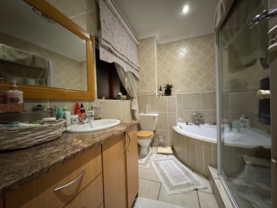 4 Bedroom Property for Sale in Rietvalleirand Gauteng
