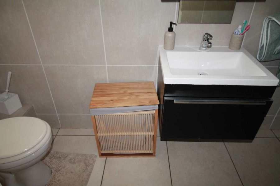 2 Bedroom Property for Sale in Noordwyk Gauteng